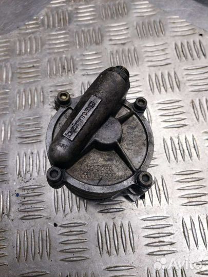 Насос вакуумный Opel Astra F 90106995