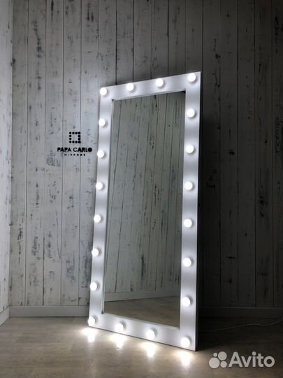 Зеркало с лампочками