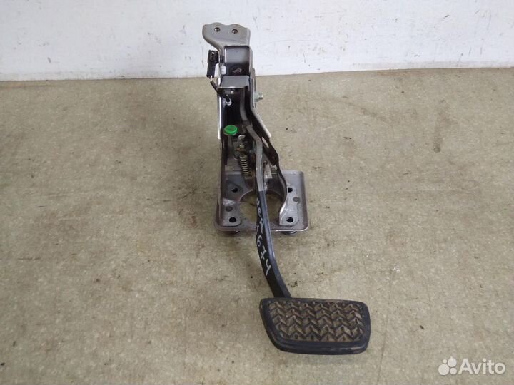 Педаль тормоза Toyota Highlander II 2007-2013