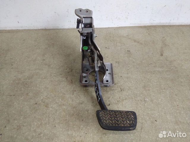 Педаль тормоза Toyota Highlander II 2007-2013