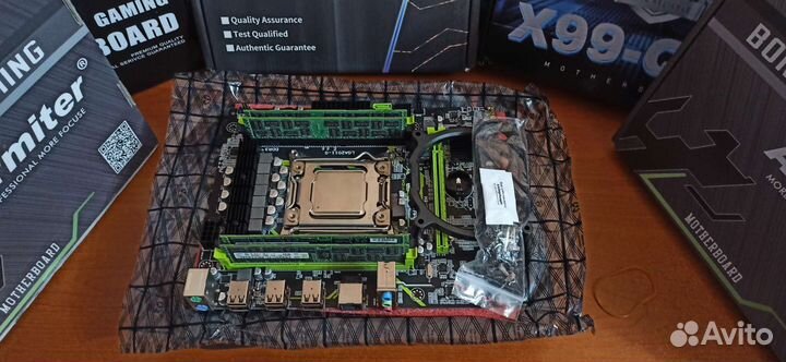 Материнская плата с процессором и памятью