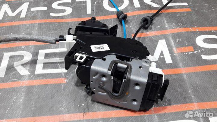 Замок двери задний правый Mercedes-Benz C-Class