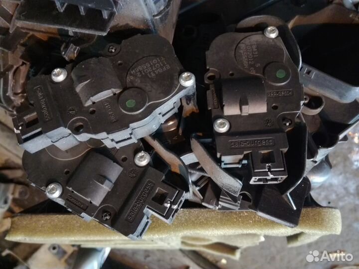 Моторчик заслонки отопителя печки BMW F20 F21