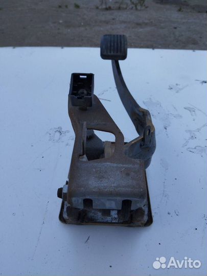 Педаль тормоза Hyundai Getz hyundai