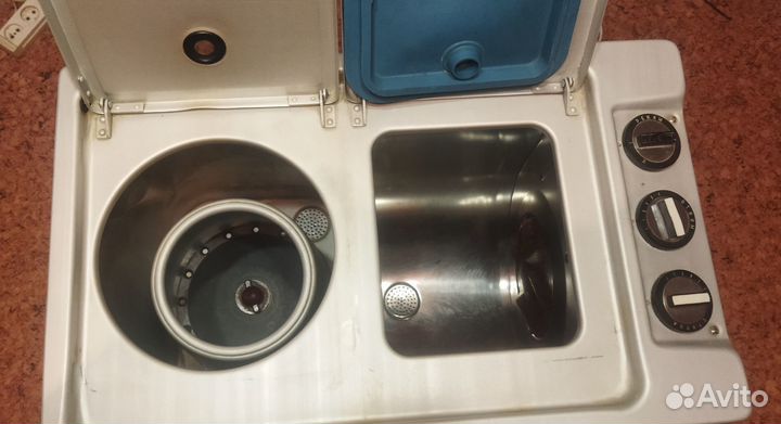 Советская стиральная машина Чайка 2М