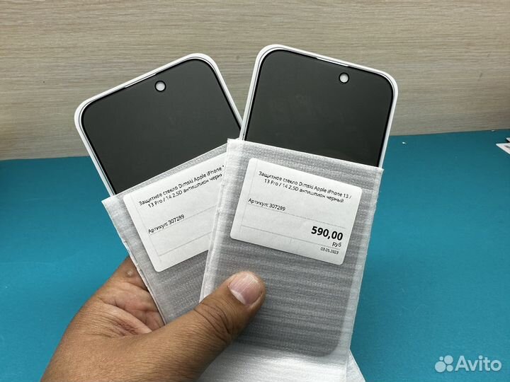 Защитное стекло на iPhone 14