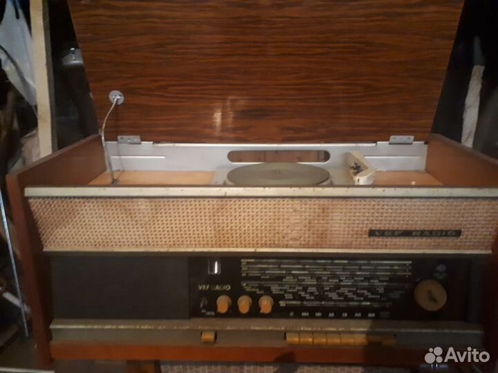 Радиола времен СССР VEF Radio 60х годов