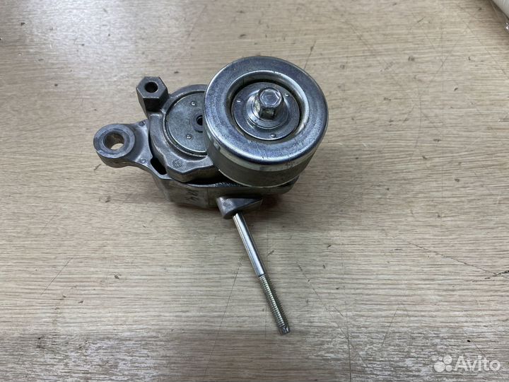 Натяжитель приводного ремня Toyota Highlander 70