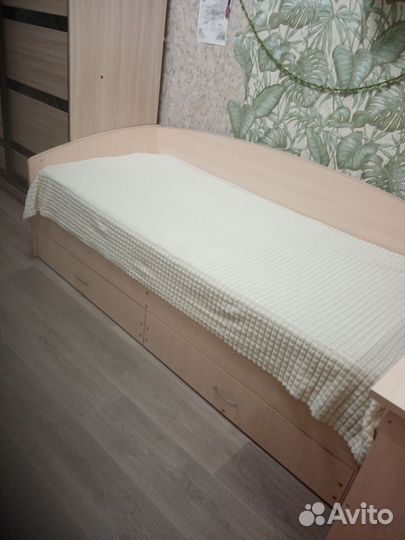 Кровать односпальная с матрасом бу