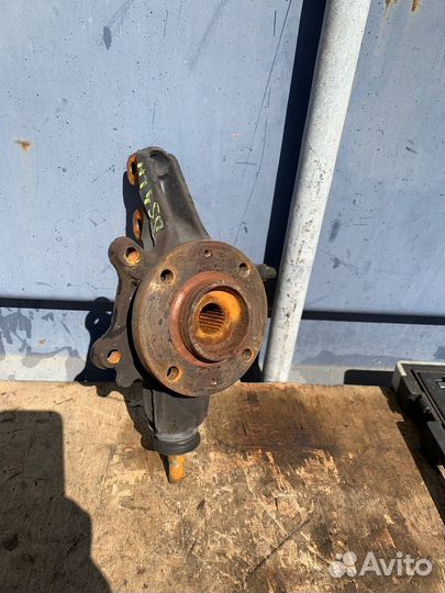 Кулак поворотный левый Peugeot 308 Citroen C4 b7