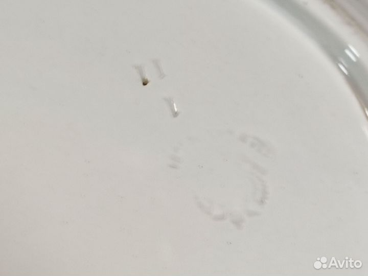 Фаянсовое блюдо, М. С. Кузнецов