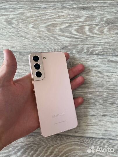 Samsung Galaxy S22, 8/256 ГБ