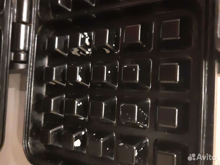 Вафельница для бельгийских вафель Kitfort кт-1606