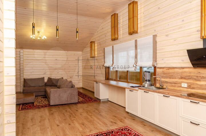 Коттедж 182 м² на участке 7 сот.