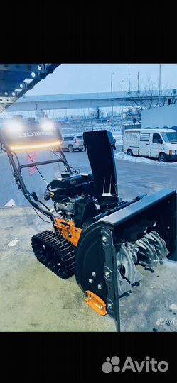 Снегоуборщик гусеничный самоходный HP90-GX 340/13L