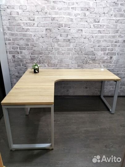 Письменный стол для дома и офиса
