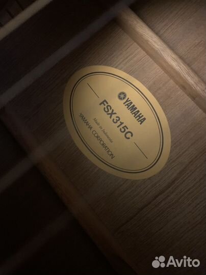 Электроакустическая гитара yamaha
