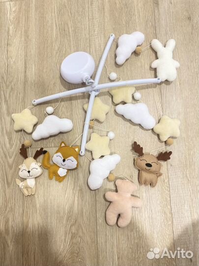 Мобиль на кроватку из фетра