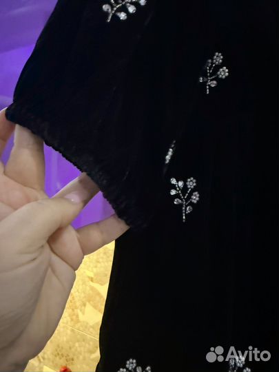Платье для девочки бархатное новое