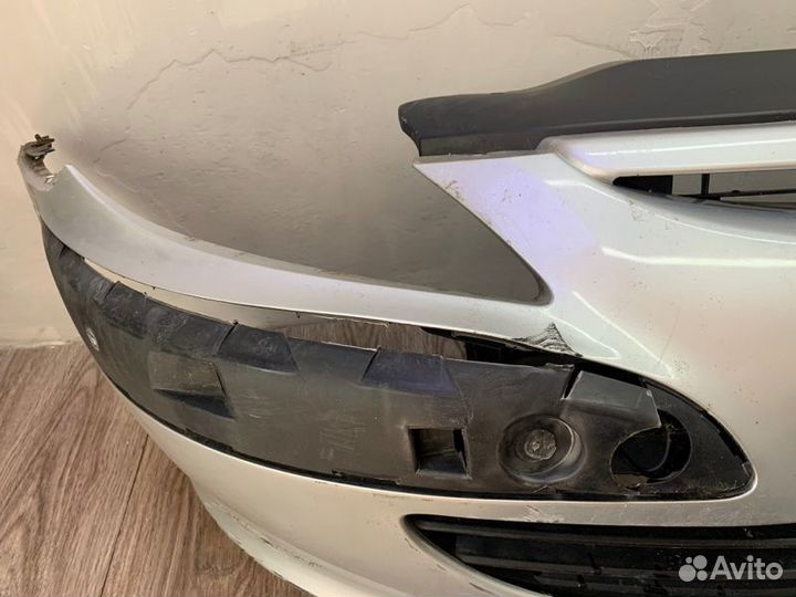 Бампер передний Peugeot 307 универсал 2004