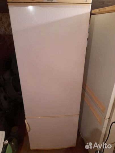 Холодильник двухкамерный