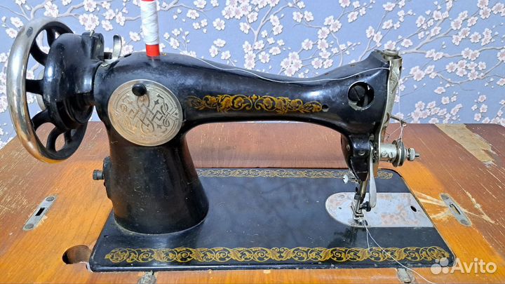 Швейная машинка ножная