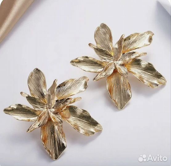 Серьги золотой цветок