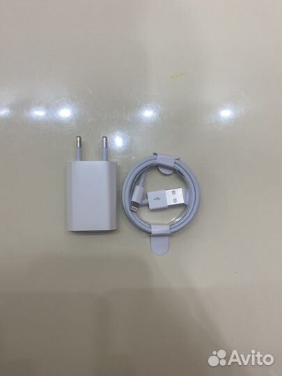 Оригинальная зарядка на iPhone