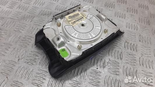 Подушка безопасности водителя audi A4 B5 (8SE18J30