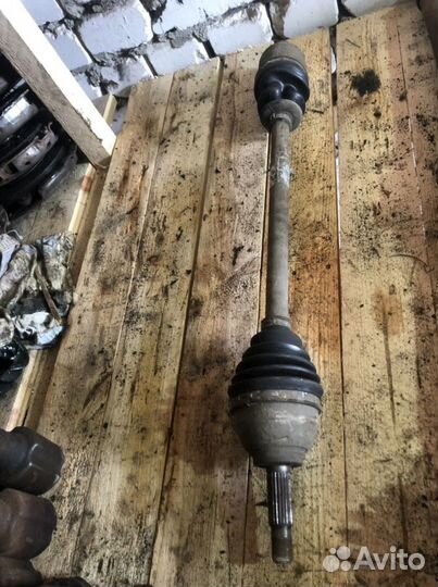 Привод правый Логан Сандеро 8 кл