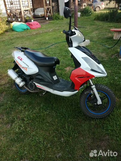 Продам скутер 150 кубов