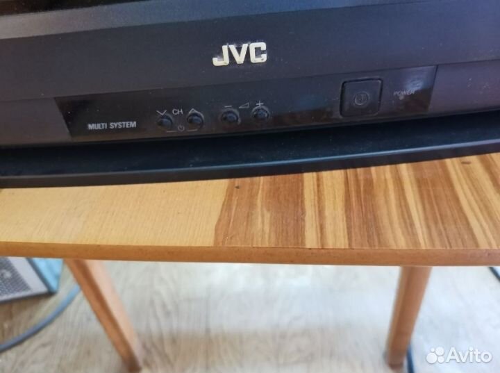 Телевизор JVC работает