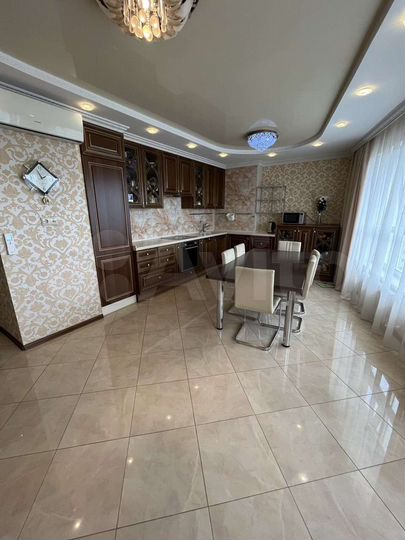 3-к. квартира, 120 м², 12/25 эт.
