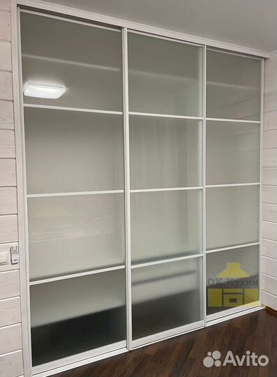 Зеркальный шкаф