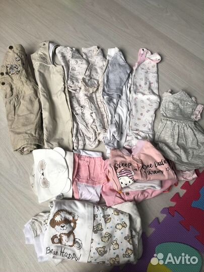 Детские вещи и коврик пазл