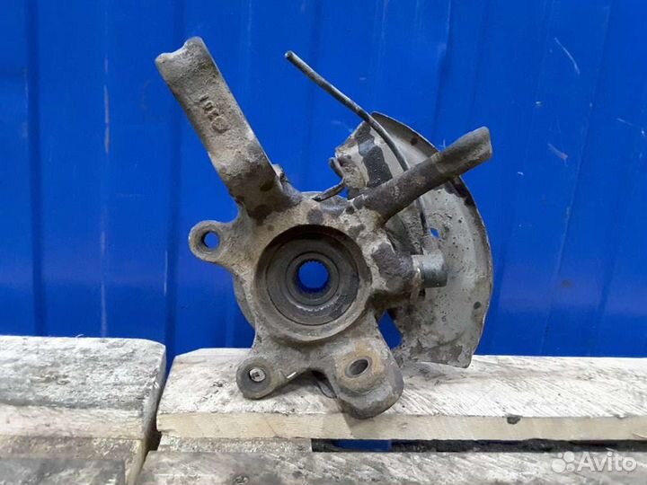 Кулак поворотный левый правый Ниссан Альмера