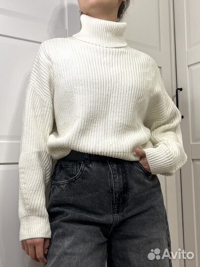 Свитер вязанный