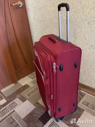 Чемодан на колесах redmond