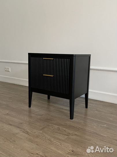 Прикроватная тумба в матовой эмали