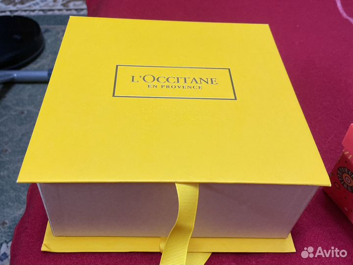 Коробка подарочная новогодняя, пакеты loccitane