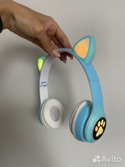 Беспроводные наушники светящиеся