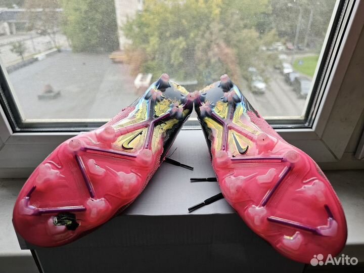 Футбольные бутсы Nike Phantom GX