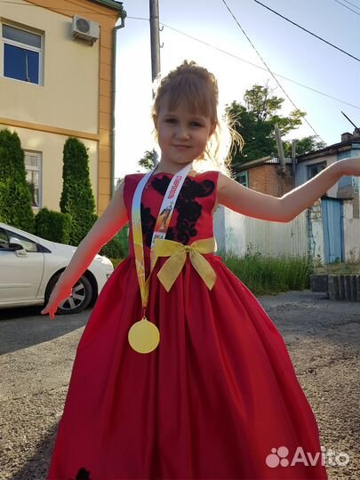 Шикарное вечернее платье
