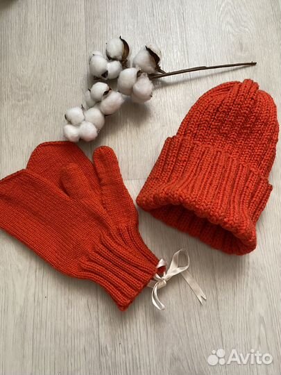 Комплект шапка и варежки