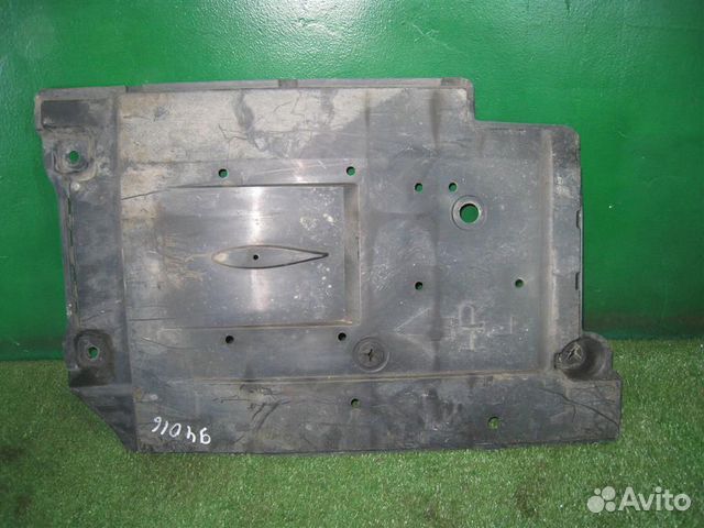 Защита днища левая Toyota Auris E18 2015