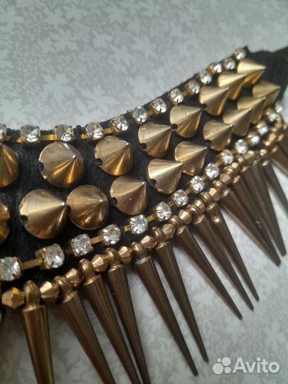 Колье с шипами