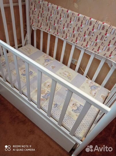 Детская кроватка с поперечным маятником