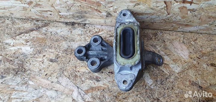 Опора двигателя левая Opel Astra J 2010-2017