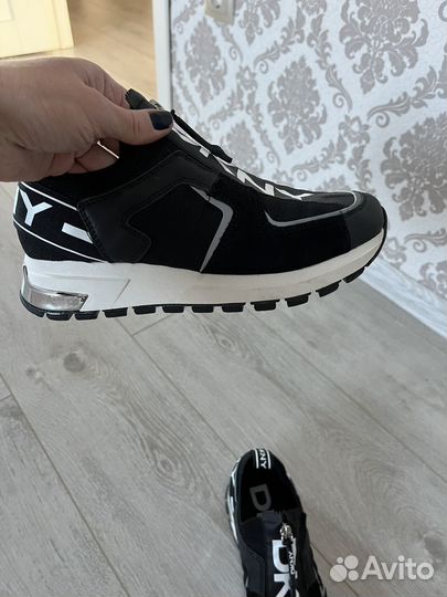 Кроссовки Dkny