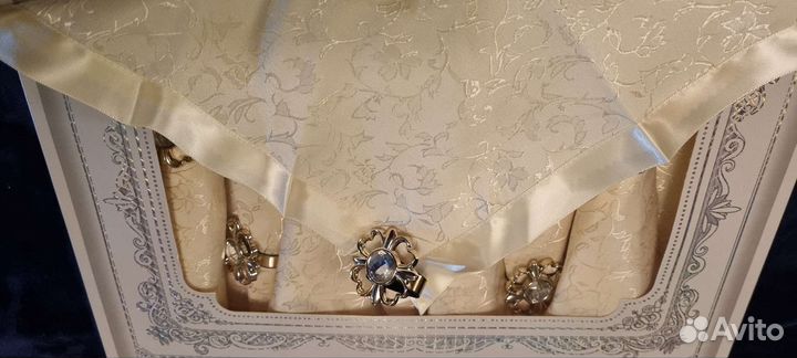 Скатерть праздничная в комплекте с салфетками